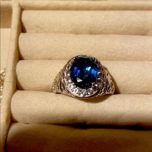 BEAUTIFUL Genuine London Blue Topaz Ring!